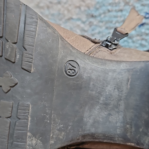 Brown's distressed leather buckle boots - Picture 8 of 8